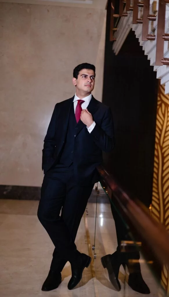 simple pose idea for the groom