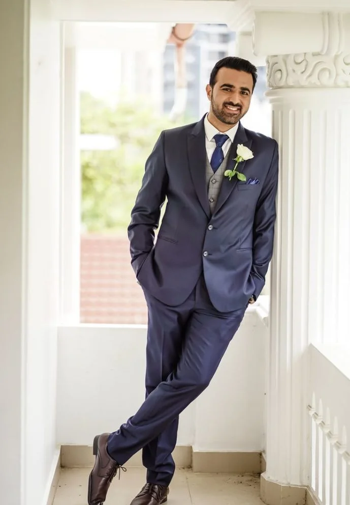 simple pose idea for the groom