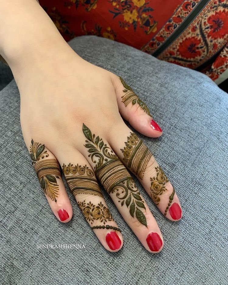 special Finger Mehndi Design: ट्रेंड में हैं फिंगर मेहंदी के ये लेटेस्ट  डिजाइन, घर बैठे खुद लगा सकती हैं - Prakash News