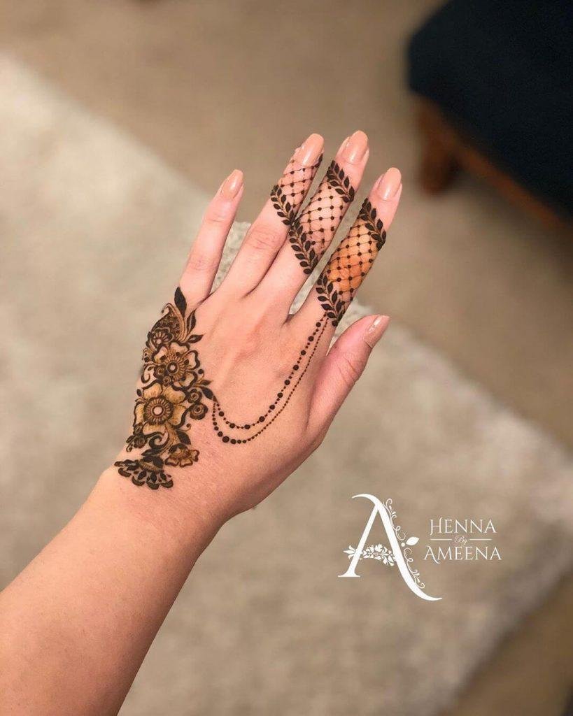 Simple and easy royal finger mehndi design