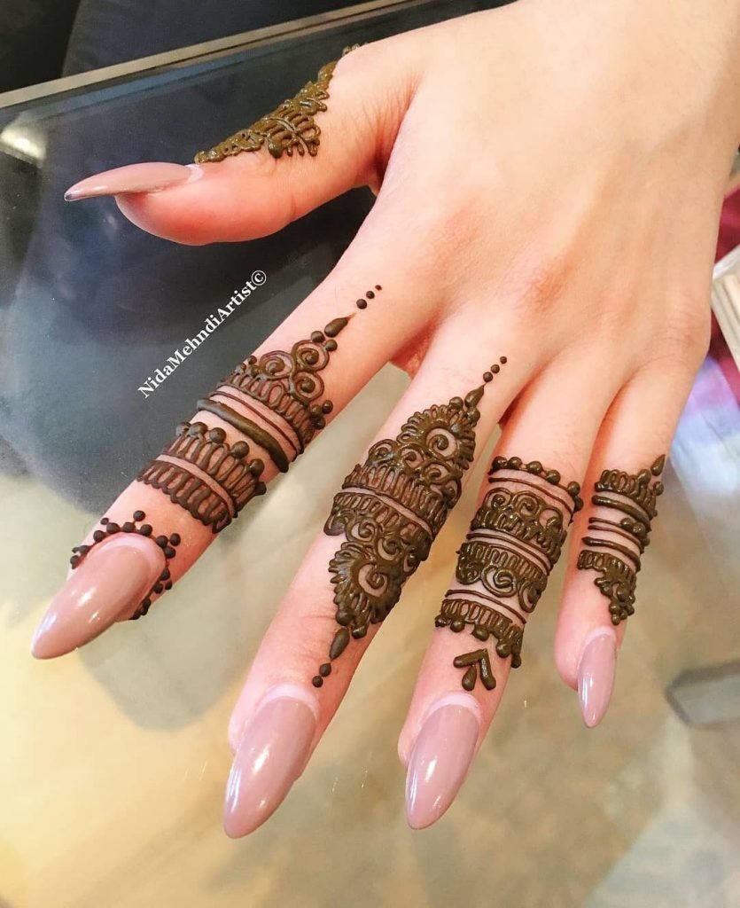 Latest 15 Simple Arabic Mehndi Designs This Wedding Season! - Hiscraves