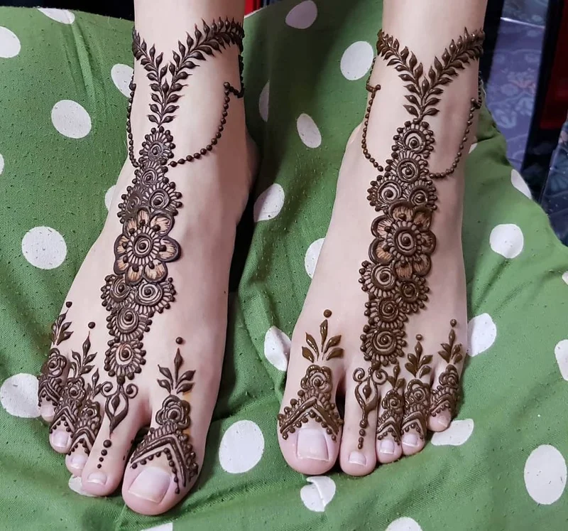Stylish Leg Mehndi Designs