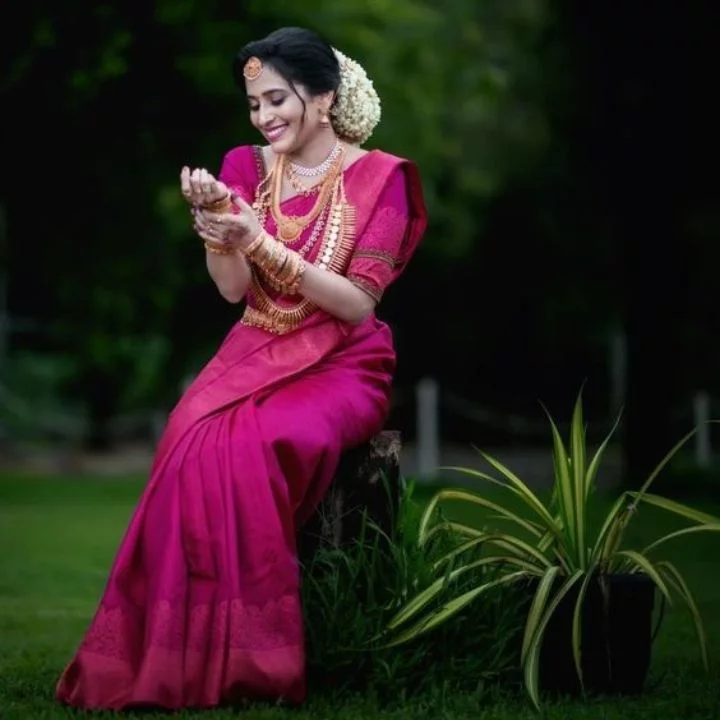 Saree Poses for Photoshoot