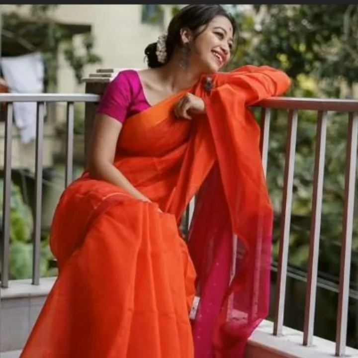Saree Poses for Photoshoot