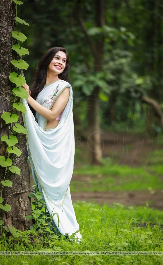 Saree Poses for Photoshoot