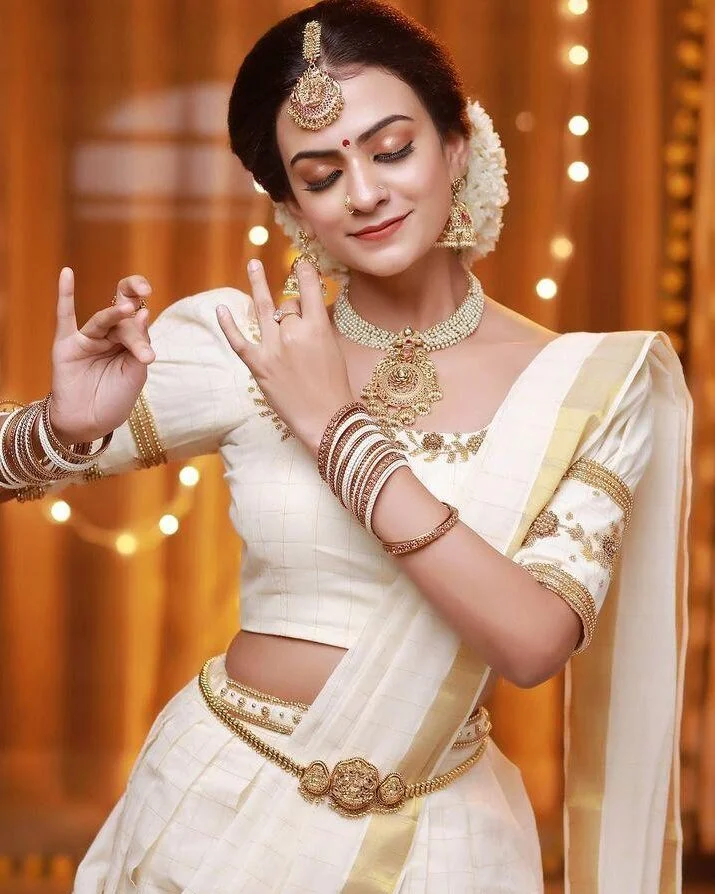 Saree Poses for Photoshoot